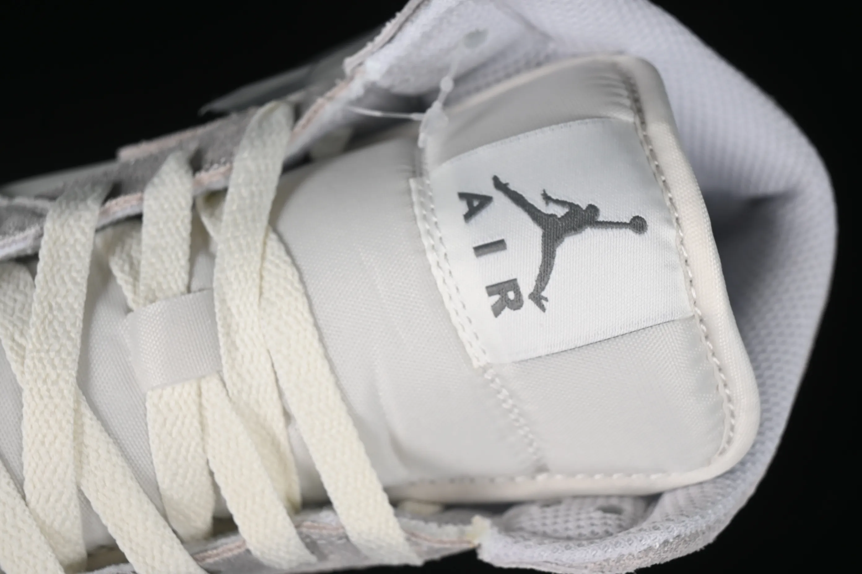 All categories Air Jordan Jordan series basketball shoes Air Jordan 1 Mid Air Jordan 1 Mid AJ1 Joe 1 white and gray color Zhongbang basketball shoes FQ7720-002